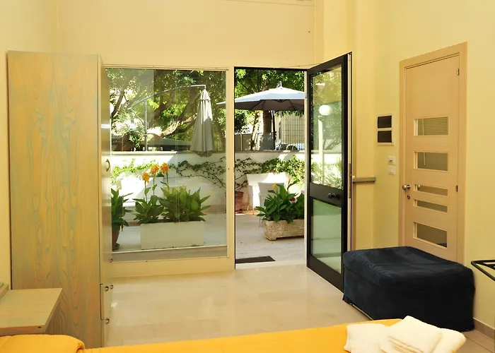 Nocleg ze śniadaniem Cala Dei Normanni - Sul Lungomare 3*